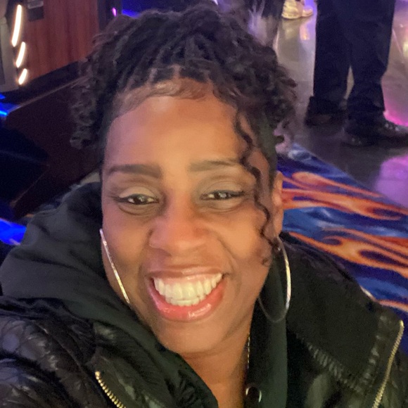 Meet your Posher, FELICIA - Picture 1 of 2